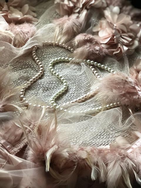 Accessorizing for Day-to-Night⁤ Elegance