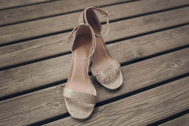 Cost-Effectiveness:‌ Long-Term Value ‍of⁣ Affordable ⁢vs ⁣Luxury Footwear