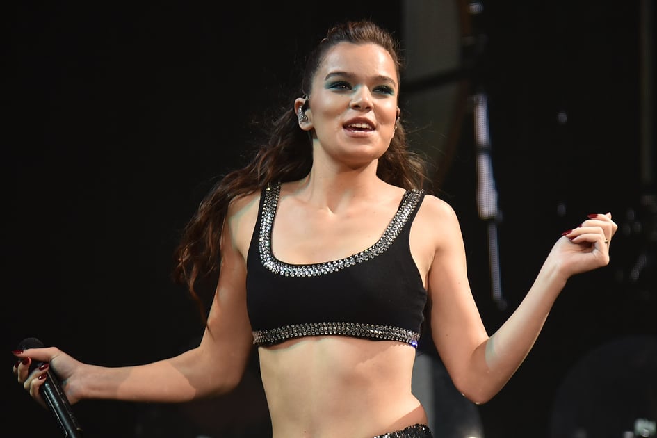 The Secret to Hailee Steinfeld’s Toned Abs? Oh, Merely 3,000 Crunches a Day