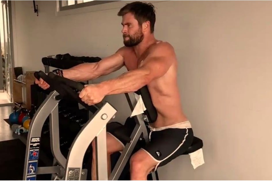 So This Is How Chris Hemsworth Will get These Rock-Laborious Abs to Play Thor