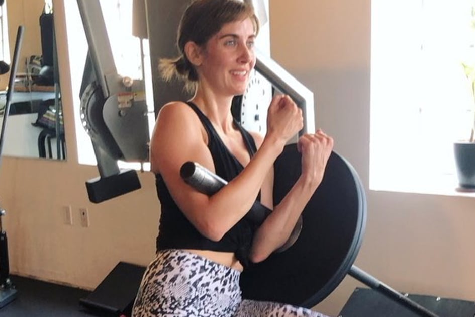 Alison Brie’s “New Fave” Glute Prepare Appears to be Intense as Hell, nevertheless She Kills It