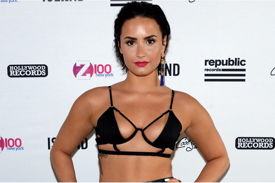 We’re Fairly Certain Crop Tops Have been Invented Simply So Demi Lovato Might Present Off Her Sturdy Abs