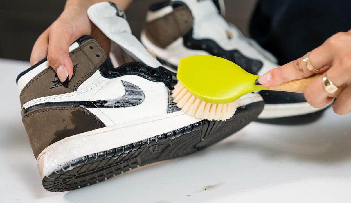 Cleaning and Maintaining Your Sneakers – Best Kits & Methods Reviewed