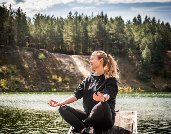 Alo Yoga Review – Is the Hype Justified or Just Instagram-Friendly?
