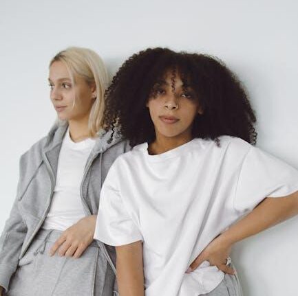 Loungewear in a Capsule – Cozy Staples That Still Look Put-Together