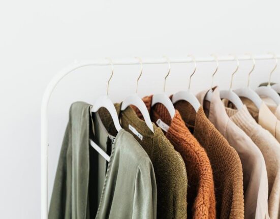 Capsule Wardrobe for Petite Women – Fit, Proportion & Versatility